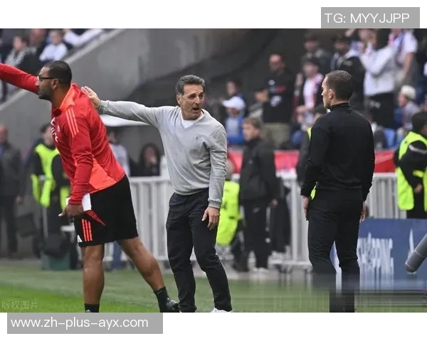 里昂与里尔历史交锋回顾及战绩分析探讨两队对决的精彩瞬间